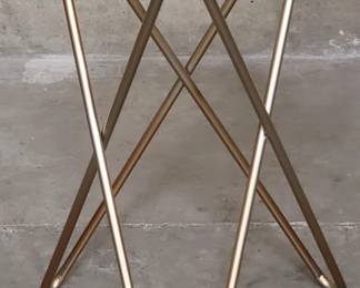 665  Lot 513  Contemporary metal side table with glass top