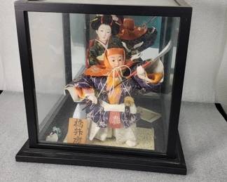 425  Lot 336h  Vintage Japanese warrior dolls in shadow box