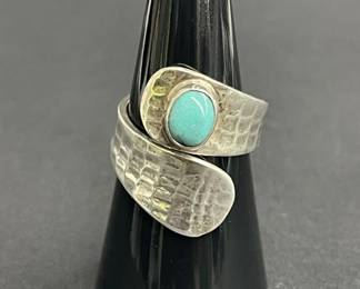726  Lot 500h  Sterling silver hammered wrap ring with turquoise