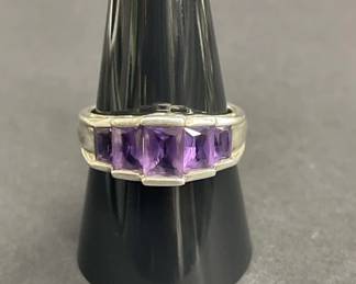 733  Lot 675h  Sterling silver and amethyst ring