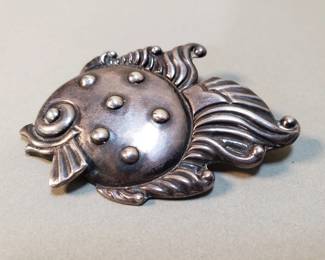 295  Lot 61  Vintage Mexican sterling fish brooch
