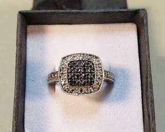 317  Lot 225  Sterling with black  white diamonds ring