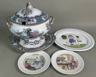 862  Lot 624  Group of porcelain soup tureen and plates