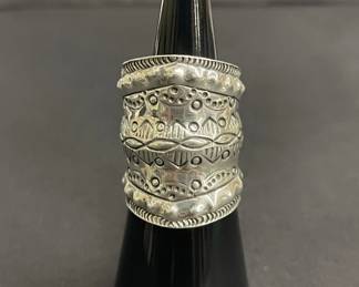 728  Lot 550h  Sterling silver wide band boho ring