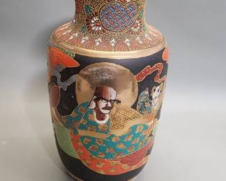 587  Lot 358  Japanese Satsuma style vase