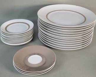 749  Lot 394  25 pics Rosenthal dinner set