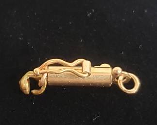 064  Lot 26  14kt gold clasp