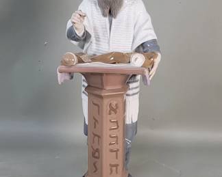781  Lot 492  Lladro porcelain figure
