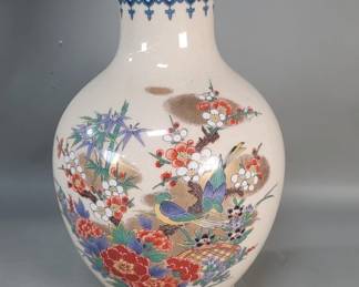 472  Lot 491  Vintage Japanese hand painted ceramic case