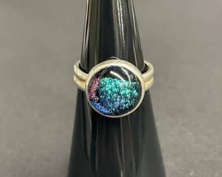 723  Lot 400h  Sterling silver ring with iridescent dichroic
