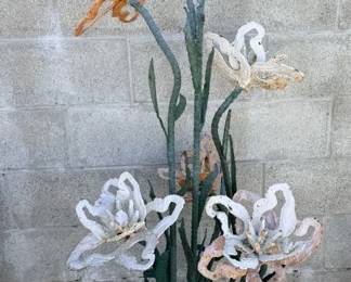 387  Lot 167  Vintage metal floral sculpture