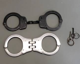 418  Lot 315  Pair of vintage handcuffs