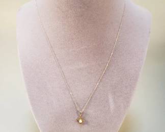 067  Lot 57  14k gold necklace with pearl pendant