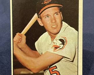 579  Lot 345h  1961 Topps Brooks Robinson baseball card