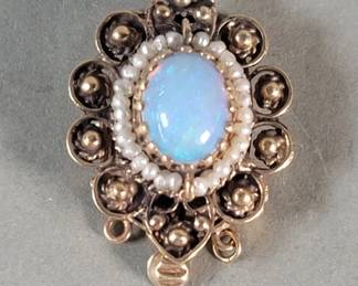 042  Lot 126  14k gold, opal, and pear necklaces clasp