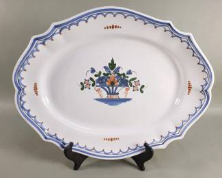 671  Lot 525  Faience oval platter Decor Rouen 