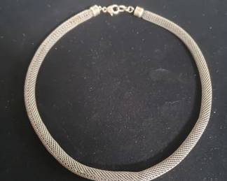 352  Lot 34  Silver tubular mesh chain necklace