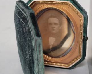299  Lot 106  Antique molded gutta percha daguerreotype