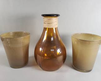 805  Lot 353  Group of glass vases