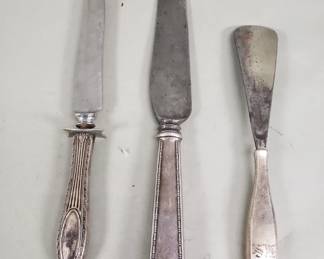 117  Lot 669  Pair of sterling silver handle knives and shoe