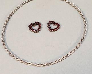 325  Lot 246  Sterling anklet bracelet with 2 garnet hearts