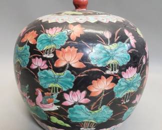 429  Lot 349  Vintage porcelain Chinese ginger jar