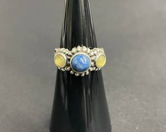 725  Lot 485h  Sterling silver ring with blue and yellow stones