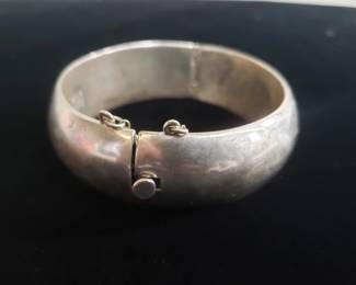 200  Lot 482  Sterling silver Mexico bangle bracelet