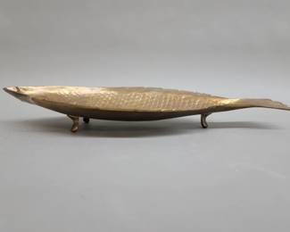 503  Lot 610  Vintage brass fish form footed trinket dish