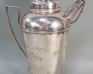 015  Lot 102  Sterling silver Art Deco style cocktail shaker