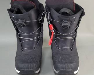 696  Lot 621  Burton Ion BOA snow boots