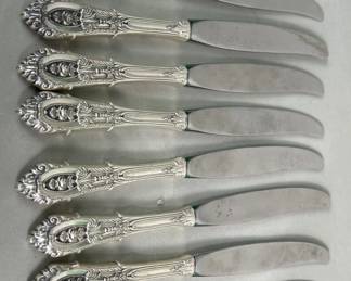 088  Lot 686  Group of Wallace sterling silver handle knives