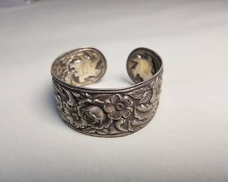 086  Lot 273  S. Kirk and son sterling silver bracelet