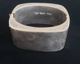 139  Lot 480  Sterling silver Mexico bangle bracelet