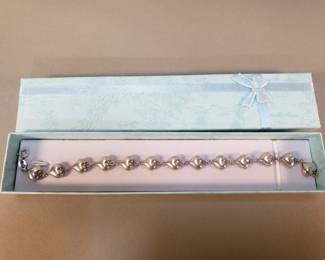180  Lot 58  Sterling silver heart link bracelet