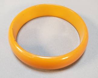 148  Lot 488  Vintage butterscotch bakelite bangle bracelet