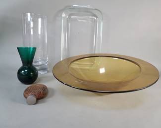829  Lot 424  Glass cylindrical glass vase, amber glass bowl