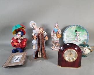 855  Lot 522  Ceramic, porcelain, paper mache figures, quartz