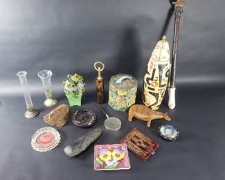 764  Lot 324  Hodgepodge of vintage collectible items