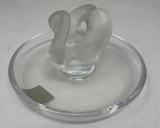 141  Lot 279  Vintage Lalique cygne frosted crystal trinket dish