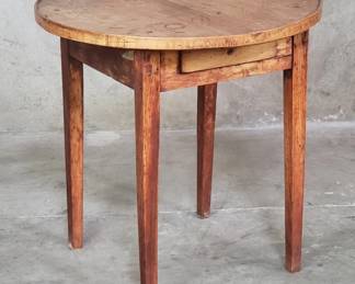 302  Lot 173  Antique mahogany single drawer round side table
