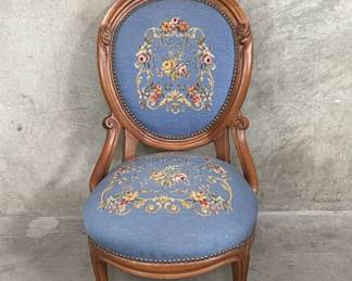547  Lot 186  Victorian carved mahogany sidechair with