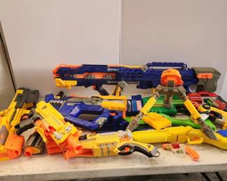 820  Lot 386h  Collection of kids Nurf guns