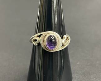 716  Lot 610h  Vintage sterling silver and amethyst ring