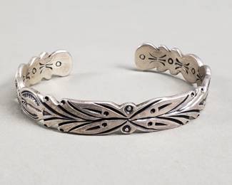 211  Lot 673  Sterling silver bracelet