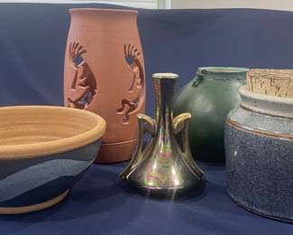 654  Lot 489h  Lot of ceramic bowls  vase