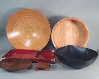 831  Lot 438  Group of wood bowls, red lacquer trays