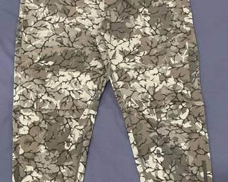 590  Lot 368h  New Nike DryFit camouflage pants