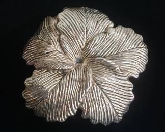 162  Lot 16  Vintage Sterling silver floral broochpendant