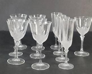 753  Lot 538  Crystal d Arques Duran crystal stemware in the